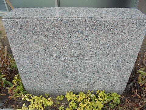 エントランス　エンブレム写真