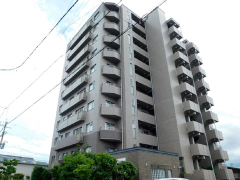 現地外観写真　建物外観（北東側）