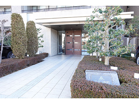 現地外観写真　マンション入口