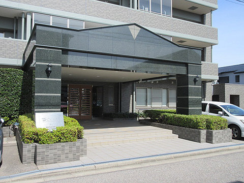 現地外観写真 正面玄関