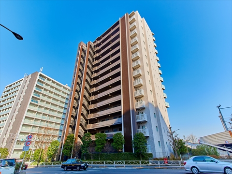 現地外観写真　東側からの外観