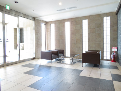 ロビー エントランスロビーにはソファ、テーブルがあり来客時な