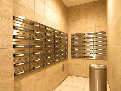 その他共用部 集合ポスト。暗証番号プッシュ式で操作が楽です。