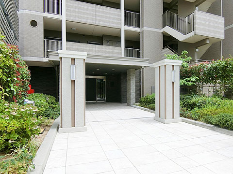 現地外観写真 エントランス①(明)