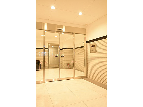 エントランス　エントランスには、TVモニター付きのオートロッ