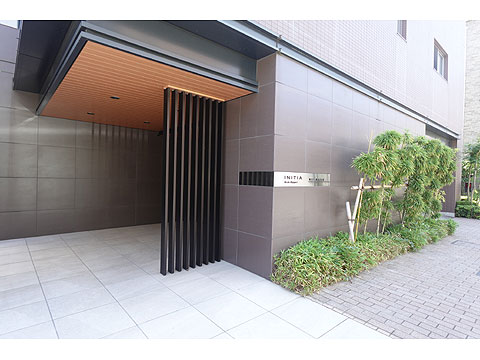 その他共用部 エントランスアプローチ 植栽がお迎えするエント