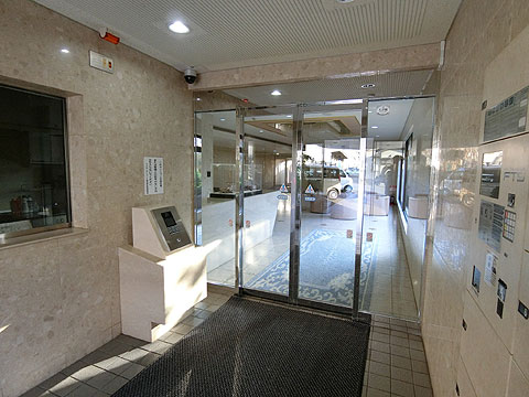 エントランス オートロック付きのエントランス