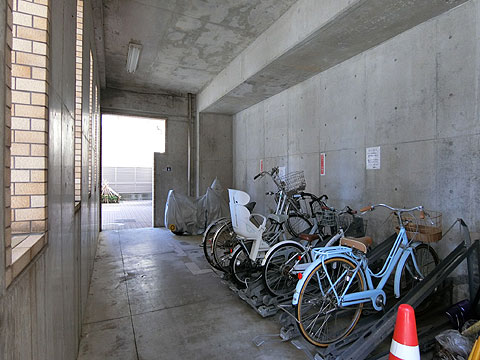 その他共用部　敷地内屋根あり駐輪場