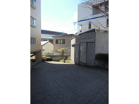 駐車場　駐車場入口