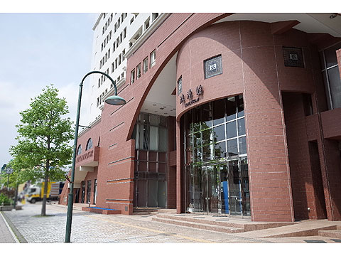 エントランス　植栽も手入れが行き届いた「しみずマリンロード」