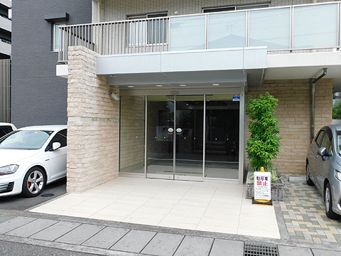 エントランス エントランス外観(西側から日中撮影)