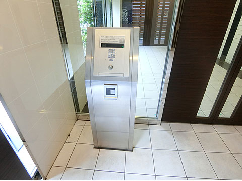 ロビー　オートロック