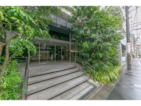 エントランス　正面入口 (2)