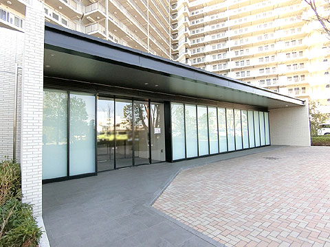 エントランス　ホテルライクな車寄せのあるエントランス