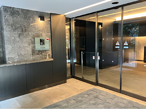 エントランス　風除室