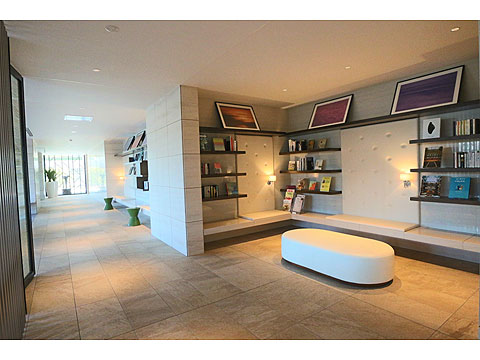 その他共用部 2階 ガーデンサイドラウンジ(ライブラリーコー