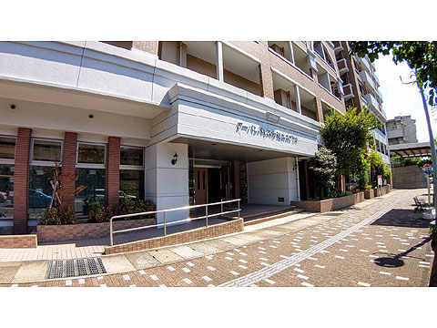 現地外観写真 正面玄関.