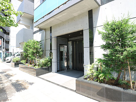 エントランス　TVモニター付きオートロックは非接触キーで開錠