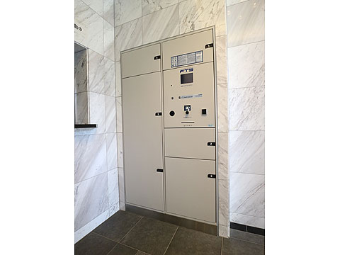 その他共用部　1階共用部には宅配ボックスが設置されているので