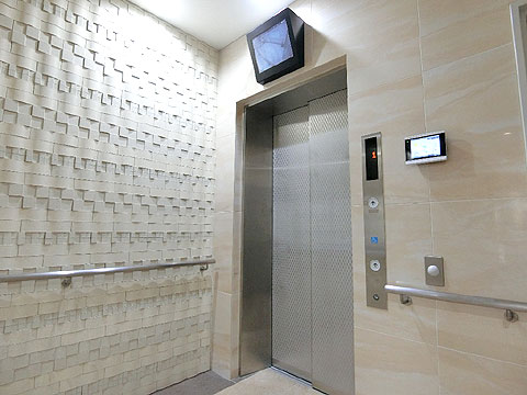 エントランス エレベーター前