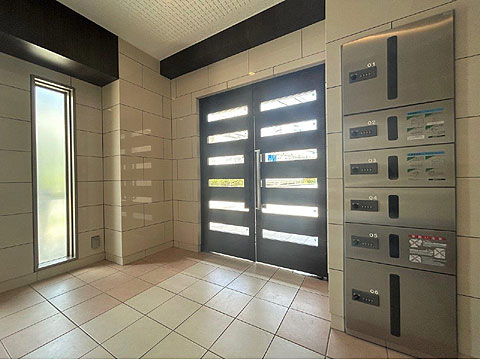 その他共用部 風除室 宅配ボックス 南東側から撮影