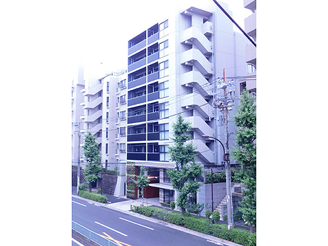 現地外観写真 美しいイチョウ並木が連なる目黒通りに面する「Z