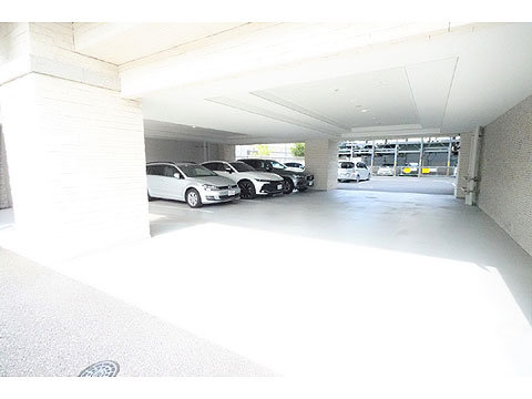 その他共用部　駐車場入口