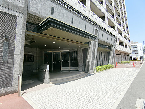 エントランス マンション前エントランス