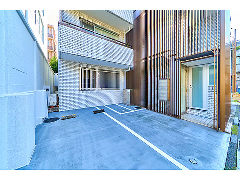 エントランス　オートロック機能付きのエントランス