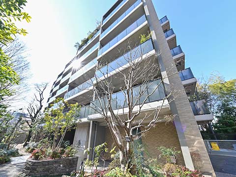 エントランス　TVモニタ付きオートロックシステム採用で、プラ