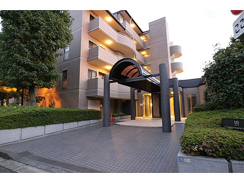 その他共用部 エントランスは趣のある空間をとなっており、敷地