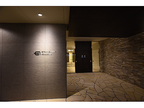 エントランス　リノベーションされたエントランス