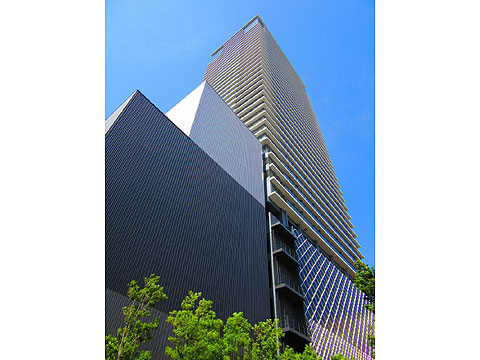 現地外観写真 建物外観(南西側)