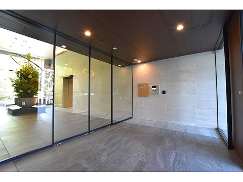 ロビー　風除室