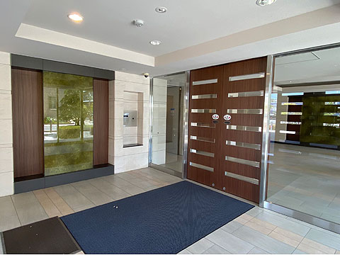 エントランス　オートロックセキュリティ付きマンションです。