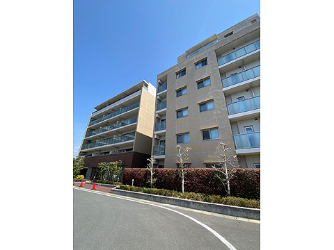 現地外観写真　マンション西側より撮影