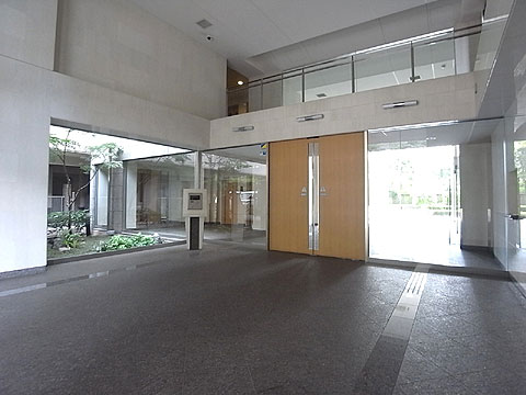 エントランス 開放感あふれるエントランスホールが、ワンランク