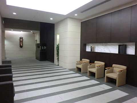 その他共用部 エントランスホールには、ソファもありホテルライ