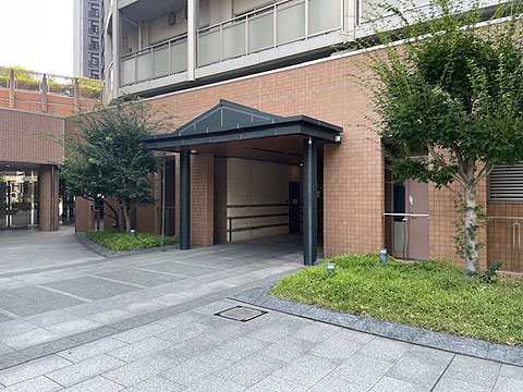 現地外観写真　エントランス５