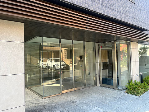 エントランス エントラス前