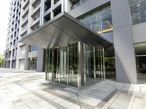 現地外観写真　メインエントランス