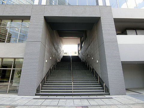 現地外観写真　マンション内通用口