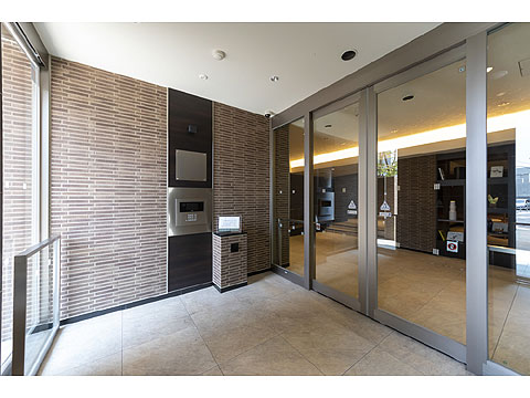 エントランス 非接触型キーを採用