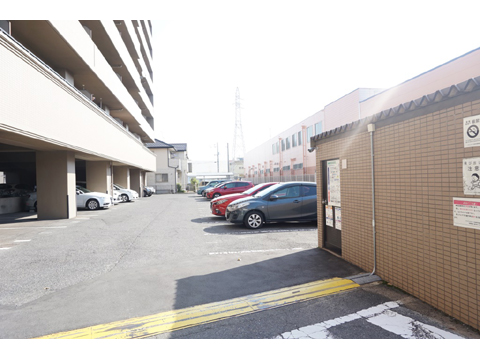 駐車場　駐車場