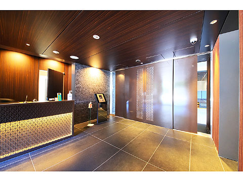 エントランス　コンシェルジュサービス有り