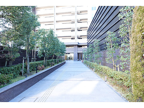 その他共用部 マンション入口へのアプローチ