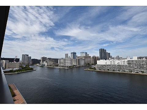 現地土地写真 バルコニーからは運河を望み、とても開放感があり