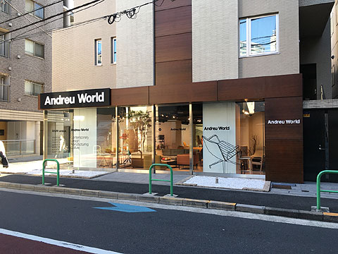 現地土地写真 エントランス前商業施設