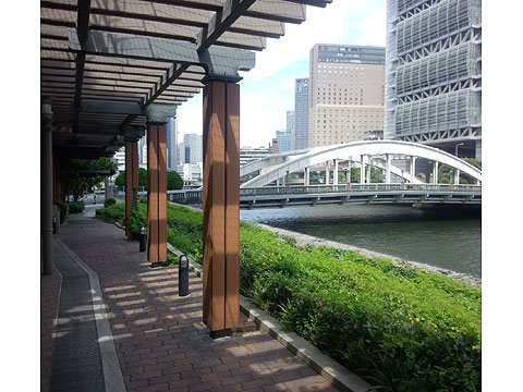 その他共用部　敷地南側の堂島川沿いの通路スペース