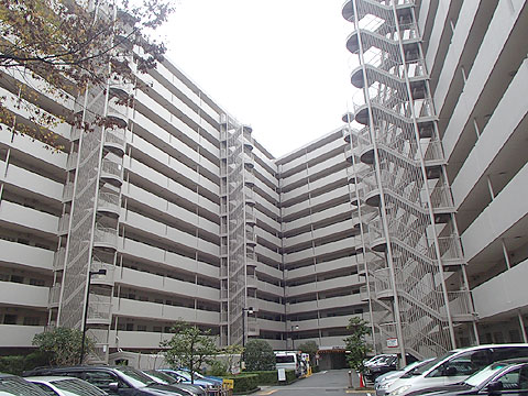 現地外観写真　外観（中庭から）